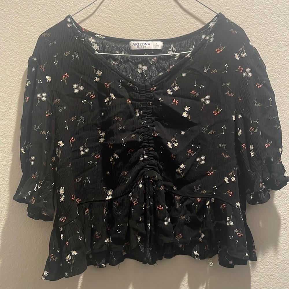 Black floral shirt with a pull in Scrunchie strings in the middle